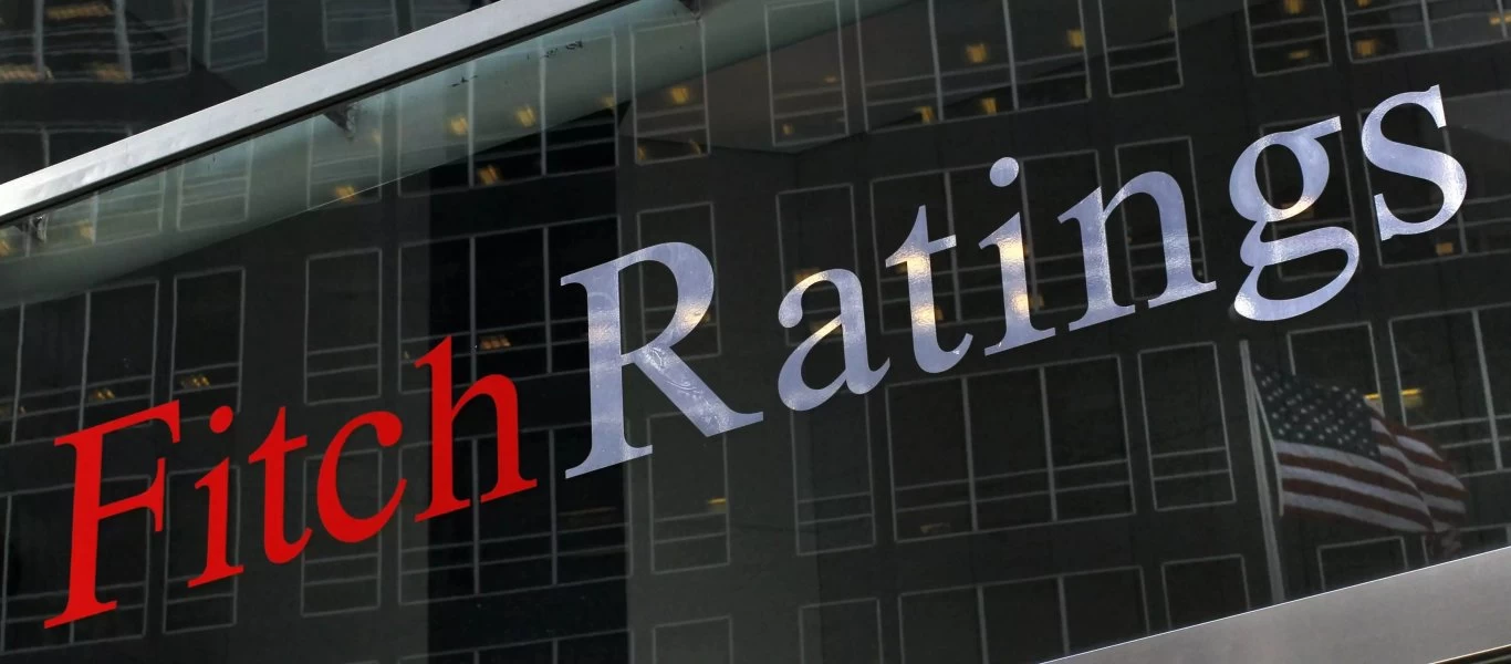Ο «ιός» Fitch «κτύπησε» και τη Γαλλία: Υποβάθμισε την προοπτική της από σταθερή σε αρνητική